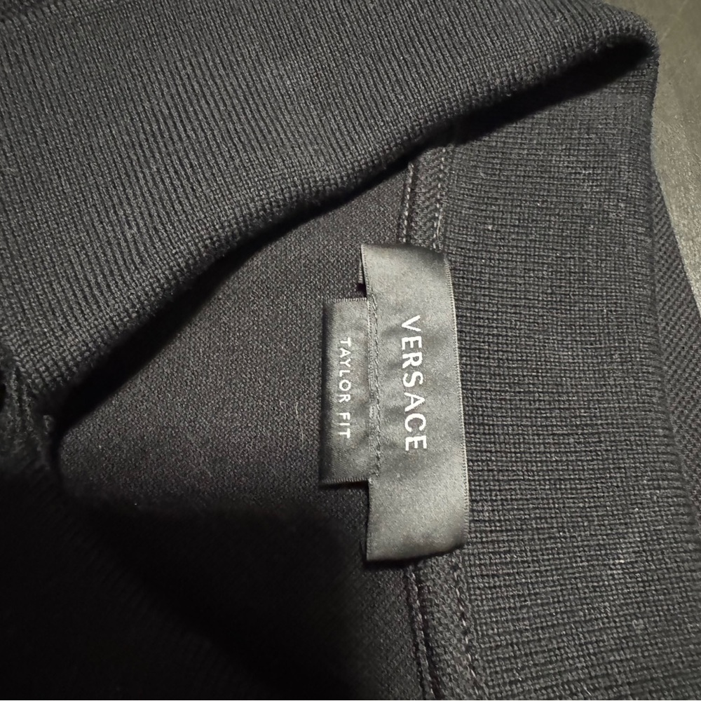 Versace Black Garment with Iconic Medusa Label - Picture 4 of 6